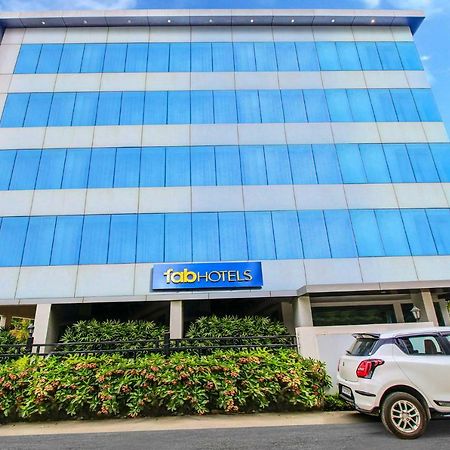 Kondapur  Fabhotel Syberitic Suites Gachibowli - Fully Vaccinated Staff מראה חיצוני תמונה