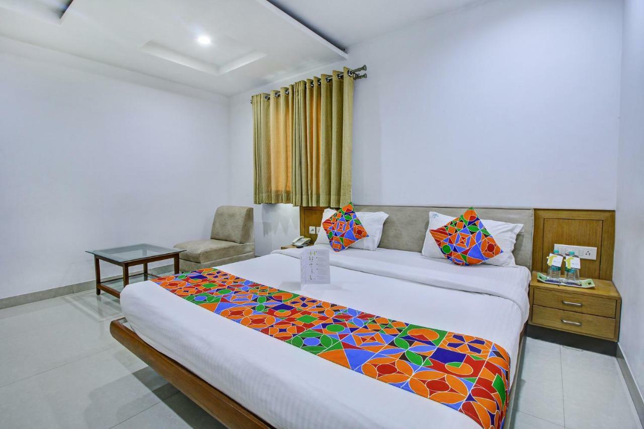 Kondapur  Fabhotel Syberitic Suites Gachibowli - Fully Vaccinated Staff מראה חיצוני תמונה