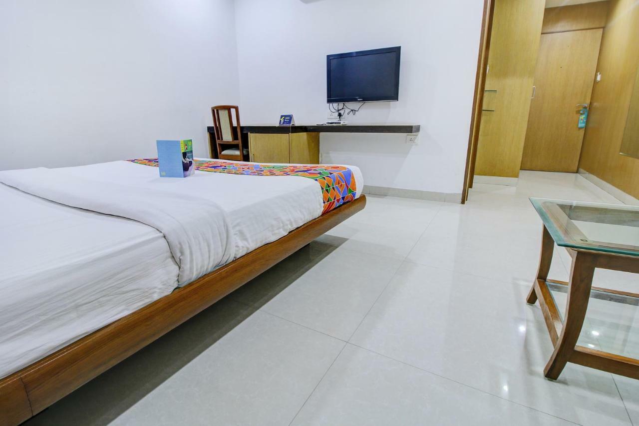 Kondapur  Fabhotel Syberitic Suites Gachibowli - Fully Vaccinated Staff מראה חיצוני תמונה