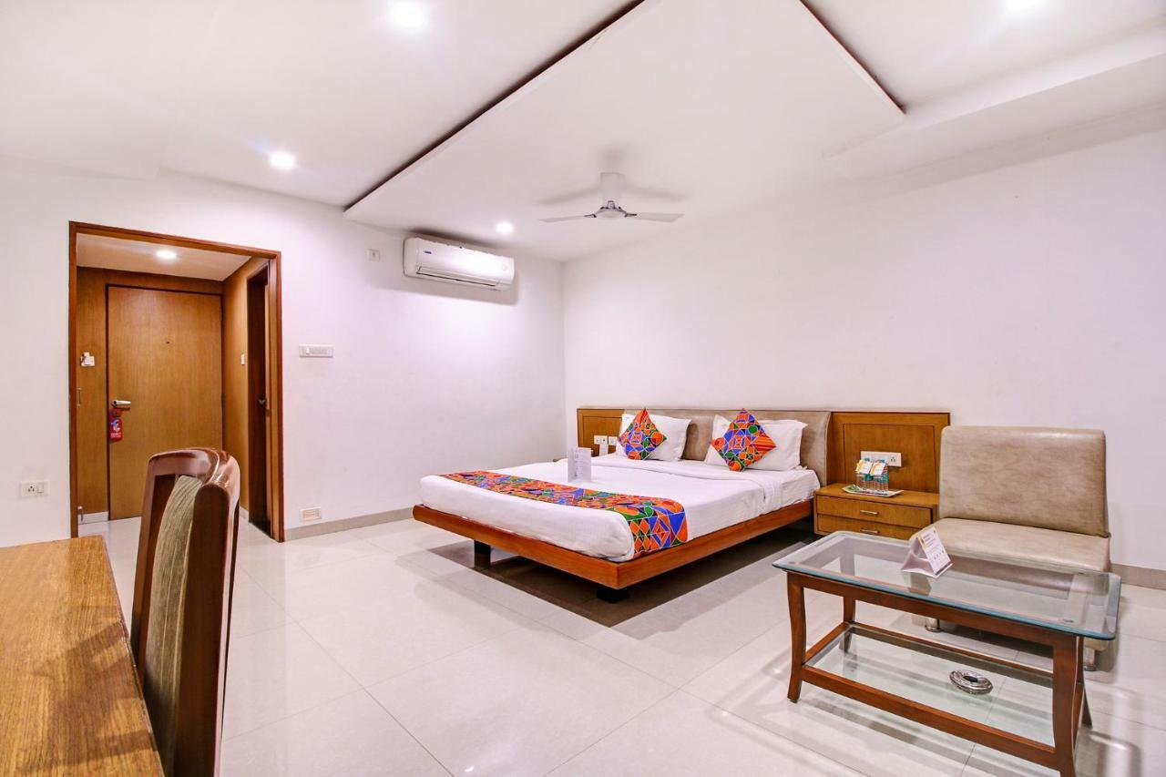 Kondapur  Fabhotel Syberitic Suites Gachibowli - Fully Vaccinated Staff מראה חיצוני תמונה