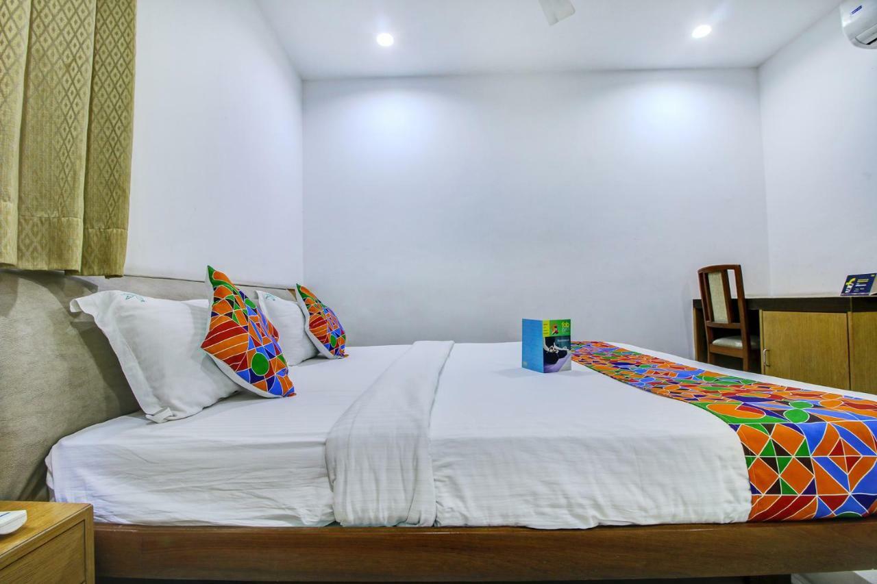 Kondapur  Fabhotel Syberitic Suites Gachibowli - Fully Vaccinated Staff מראה חיצוני תמונה
