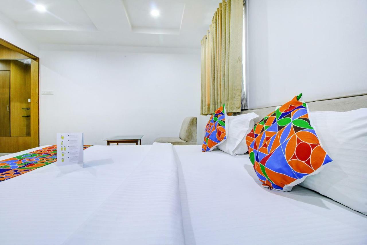 Kondapur  Fabhotel Syberitic Suites Gachibowli - Fully Vaccinated Staff מראה חיצוני תמונה