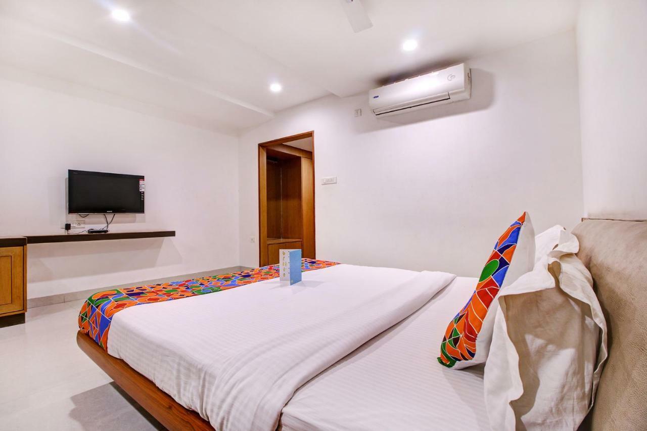 Kondapur  Fabhotel Syberitic Suites Gachibowli - Fully Vaccinated Staff מראה חיצוני תמונה