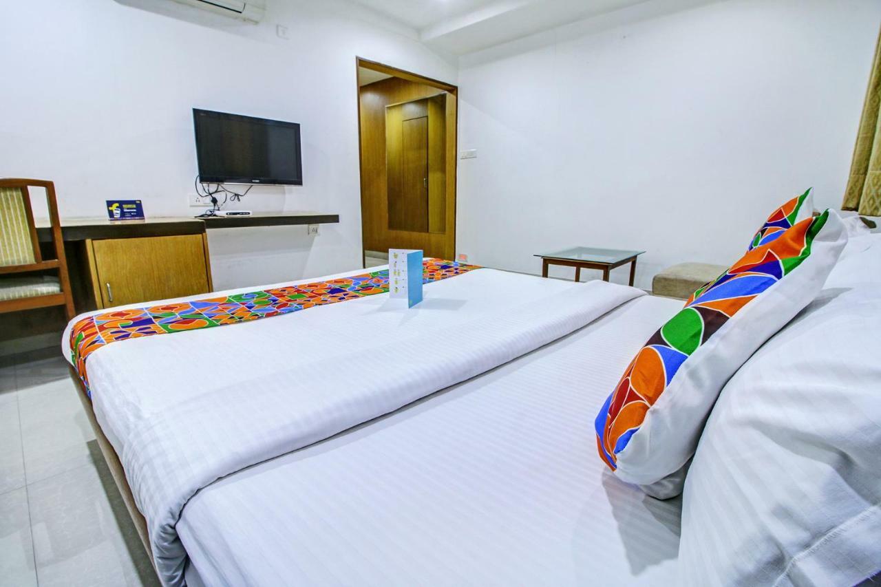 Kondapur  Fabhotel Syberitic Suites Gachibowli - Fully Vaccinated Staff מראה חיצוני תמונה