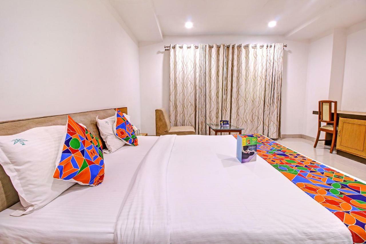 Kondapur  Fabhotel Syberitic Suites Gachibowli - Fully Vaccinated Staff מראה חיצוני תמונה