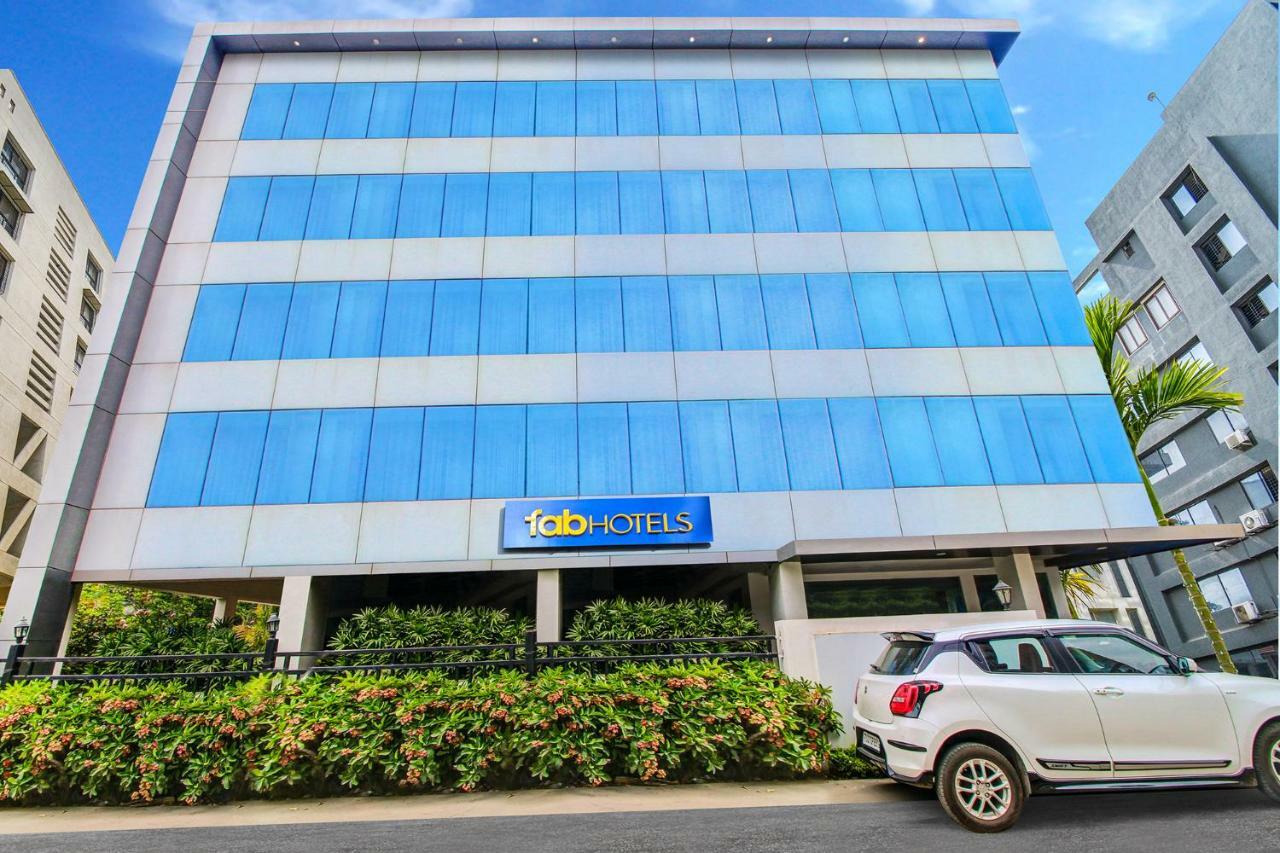 Kondapur  Fabhotel Syberitic Suites Gachibowli - Fully Vaccinated Staff מראה חיצוני תמונה